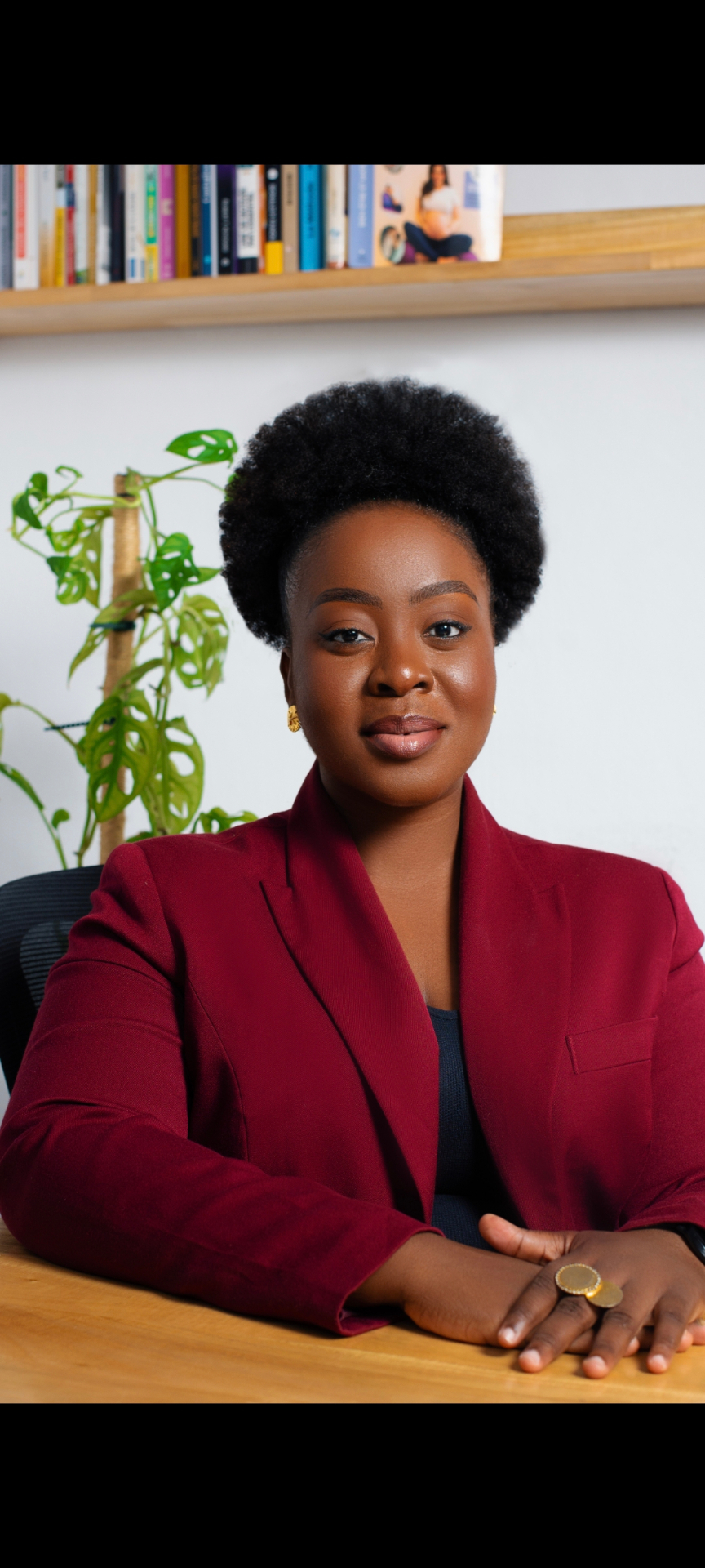 Maximilienne P.H. DOSSOU, fondatrice d'Espace Kiné, dans son cabinet à Cotonou